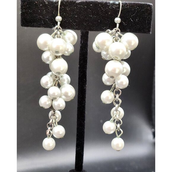 Pearl Cluster Dangle Earrings – Silver-Tone Statement Elegance - Picture 4 of 4